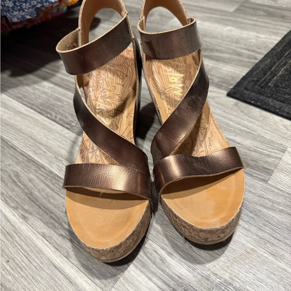 blowfish bronze wedges
